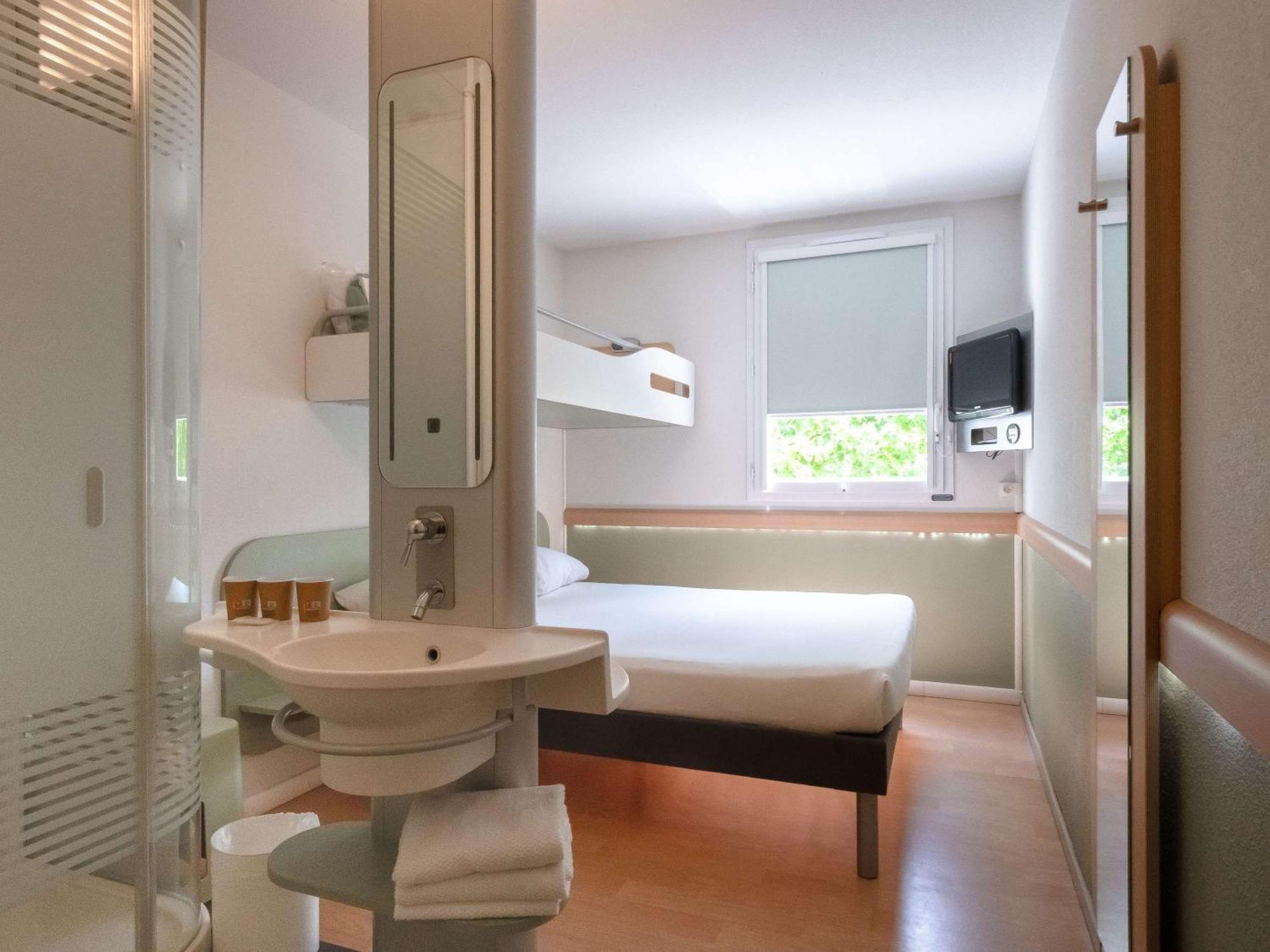 Ibis Budget Montauban Les Chaumes Экстерьер фото