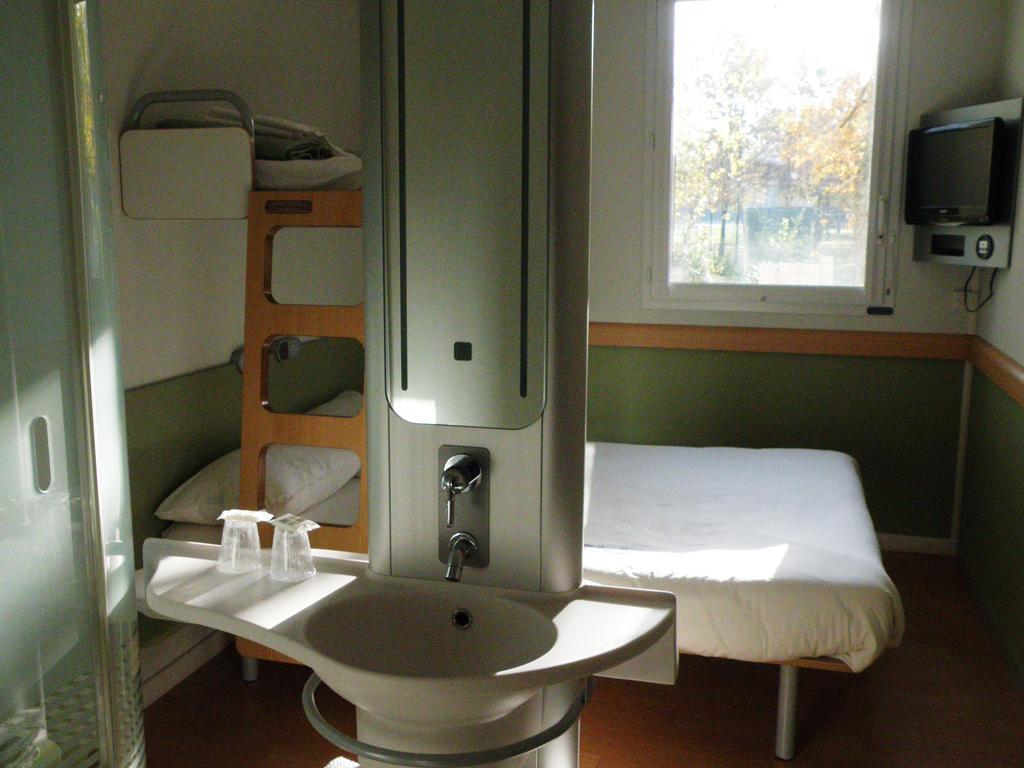 Ibis Budget Montauban Les Chaumes Экстерьер фото
