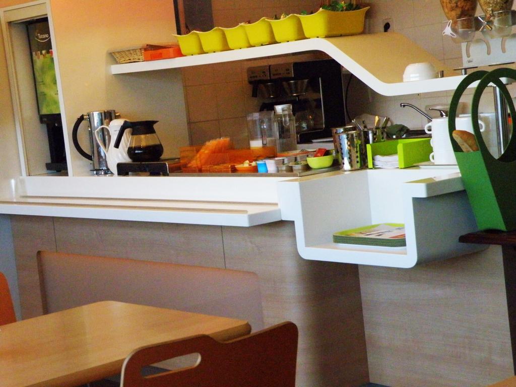 Ibis Budget Montauban Les Chaumes Экстерьер фото